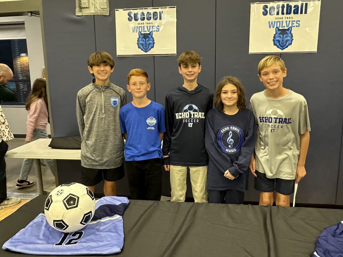 KaraJo_Ammerman's tweet photo. Proud of our students leading in a variety of ways during our 5th grade open house last night!! #ExpectgreaTness https://t.co/Y2TuhOXoOM