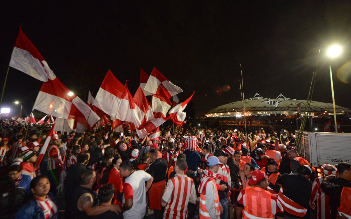 EdelpOficial's tweet photo. 🚶‍♂️‍➡️🚶‍♀️‍➡️ Y van todos caminando como en una procesión. ¡Una caravana para volver a casa! ¿Qué recuerdos tenés de aquella noche mágica? 

🗓️ 8.11.2019 🇦🇹 https://t.co/svvkWqFX2N