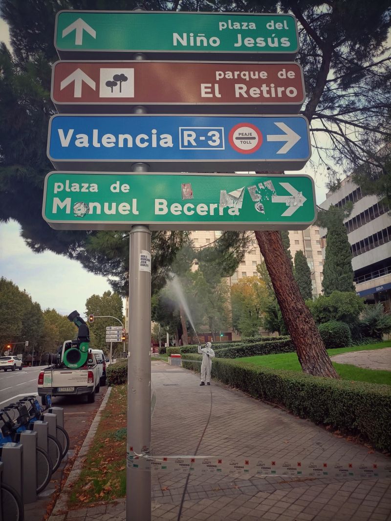 system_pest's tweet photo. En otoño aparecen las larvas de la #ProcesionariadelPino. Las #fumigaciones preventivas tienen como objetivo impedir que estas continúen su ciclo y desciendan las orugas

El contacto con esta #plagas supone un riesgo para la salud de personas y animales

#controldeplagas #arboles https://t.co/Av9tVuBivW