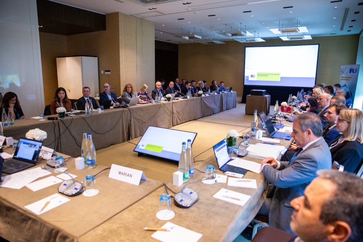 the_IRU's tweet photo. That’s it, thank you IRU members!

Radu Dinescu has been re-elected as President.

The 2-day meetings also had 3 panels on cross-border challenges, electric coaches &amp; #decarbonisation.

And congratulations to IRU Diploma of Honour recipients! https://t.co/obGhcEMeLJ