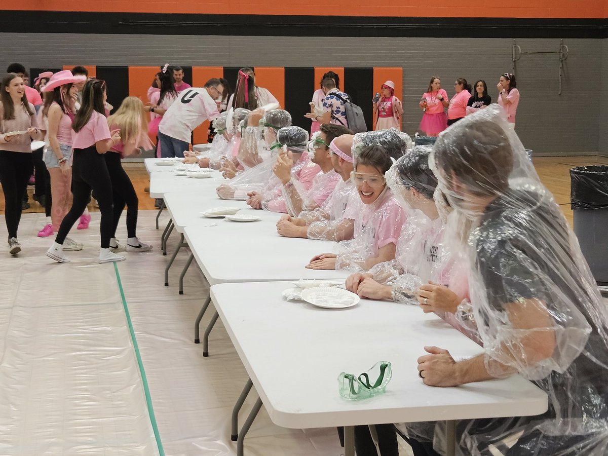 Our teachers are the BEST! #PinkOut <a href="/CBUnamiMS/">Unami Middle School</a>