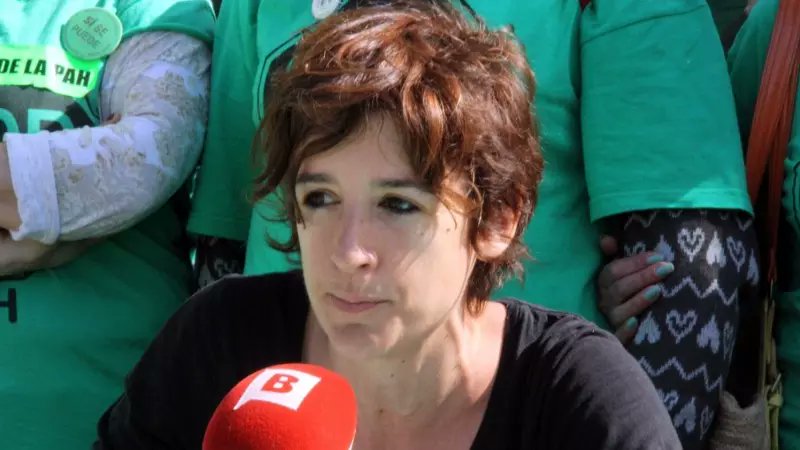 PAH Barcelona (@pah_bcn) on Twitter photo Ahir la Vanesa ens va deixar per sempre 💔
El moviment per l'habitatge i <a href="/LA_PAH/">Plataforma de Afectadas por la Hipoteca</a> sempre estarem en deute amb la seva tasca, normalment a l'ombra.
Avui i sempre: #SiSePuede Vane 💚 Ahir la Vanesa ens va deixar per sempre 💔
El moviment per l'habitatge i <a href="/LA_PAH/">Plataforma de Afectadas por la Hipoteca</a> sempre estarem en deute amb la seva tasca, normalment a l'ombra.
Avui i sempre: #SiSePuede Vane 💚