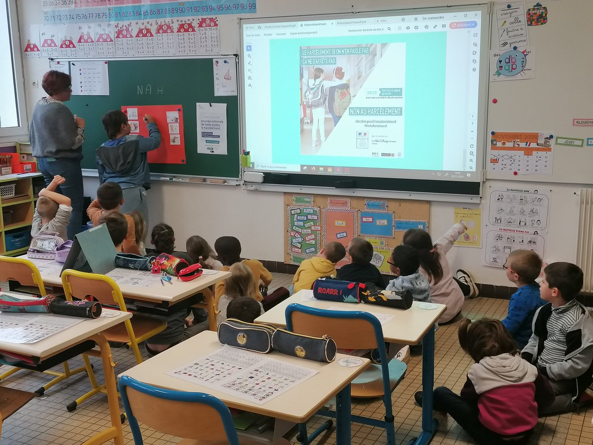 L'école Jean Prévost d'Yvetot a participé à la journée nationale de lutte contre le #harcèlement  #NAH le 7 novembre. Des activités sur la prévention du harcèlement et l'empathie ont été proposées dans chaque classe. En CP, lecture d'un ouvrage et apprentissage d'une chanson.