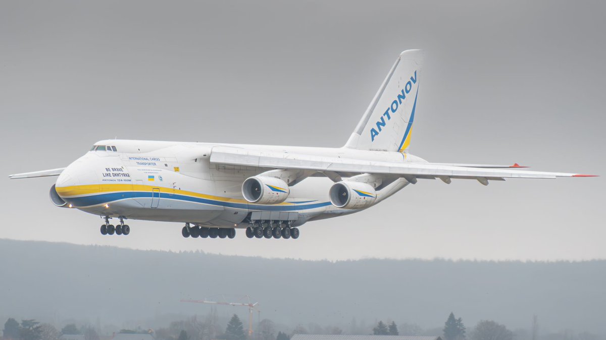 TarmacAerosave's tweet photo. Special delivery!๐ฆ
4 #GP7200 #A380 engines preserved for 2 years, have left our #engineshop, ready to roar back to life!
Pretty routine for #TARMACTeam... only this time, in addition of a truck, we utilized an #Antonov124 to carry these colossal turbines to their destination! https://t.co/CfVYYA5I5p