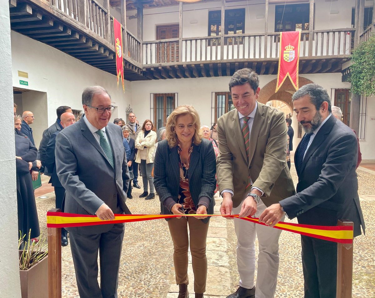 COFMadrid's tweet photo. Hoy inauguramos en @AytoAlcalaH una exposición sobre la botica de la expedición de Magallanes y Elcano, junto con un ciclo de conferencias que explora su 1ª vuelta al mundo. Una oportunidad imperdible para redescubrir el legado farmacéutico en la historia! https://t.co/XNT8MXcBCq https://t.co/vn9NgrYMdC