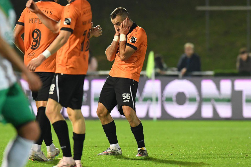 💡 I know you were also interested in a Jupiter Pro League club before buying KMSK #Deinze. Why did you prefer the Challenger Pro League?

🟠⚫️🗣️ : « Yes, I was interested in a D1 club, but the project wasn’t the same.
The human factor, which is key to the identity and