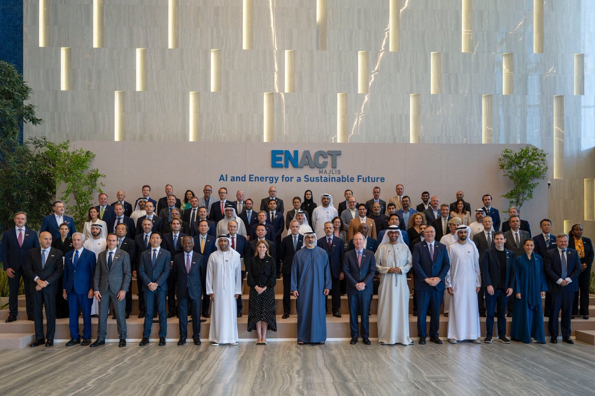رحّب سمو الشيخ خالد بن محمد بن زايد آل نهيان في مجلس إنكت بأكثر من 80 من القادة العالميين في الطاقة والتقنية والمناخ، حيث تم استكشاف حلول مبتكرة للتحديات المناخية. وأكد سموه على أهمية الشراكات لتعزيز الاستدامة وتمكين الذكاء الاصطناعي لدعم مستقبل نظيف وآمن للطاقة.

His Highness