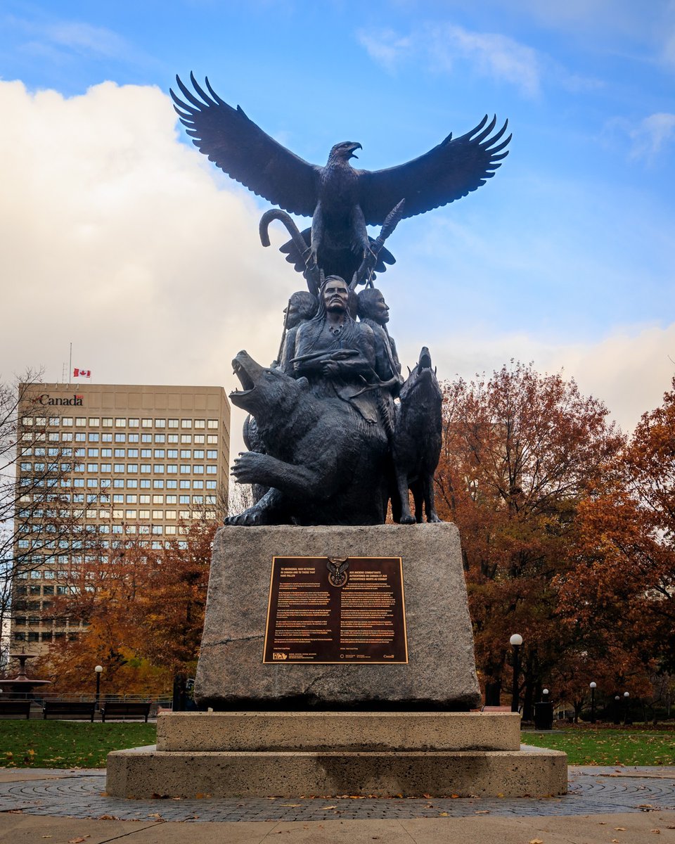 Today on National Indigenous Veterans Day, we recognize and pay tribute to the long and proud tradition of First Nations, Inuit and Métis serving in Canada's military.

📍 National Aboriginal Veterans monument in Confederation Park.

#IndigenousVeteransDay #CanadaRemembers