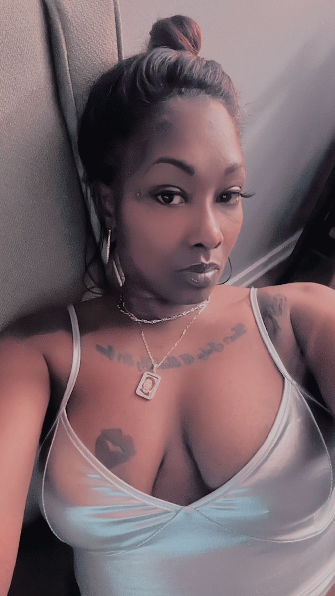 Starbronx718's tweet photo. Throw back on A Friday https://t.co/Nj5gemZWEh