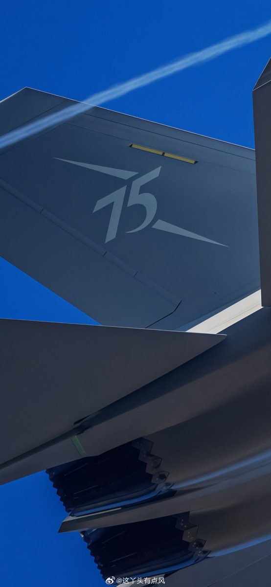 RupprechtDeino's tweet photo. A great close-up of the J-35A's rear section ...

(Image via @这丫头有点风from Weibo) https://t.co/vYGZVFlelp