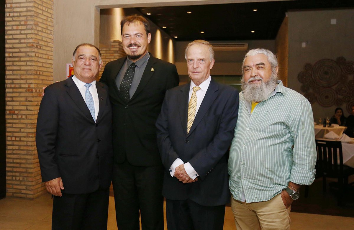 GUALHARDO's tweet photo. Faleceu hoje, na cidade do Rio de Janeiro, o Príncipe D. Antônio de Orleans e Bragança, bisneto da Princesa D. Isabel, e de seu esposo, D. Gastão de Orleans, o Conde D’Eu. 

Meus sinceros votos de pêsames à Família Imperial e à todos que tiveram a oportunidade de conhecê-lo. https://t.co/XZp92b4CKl
