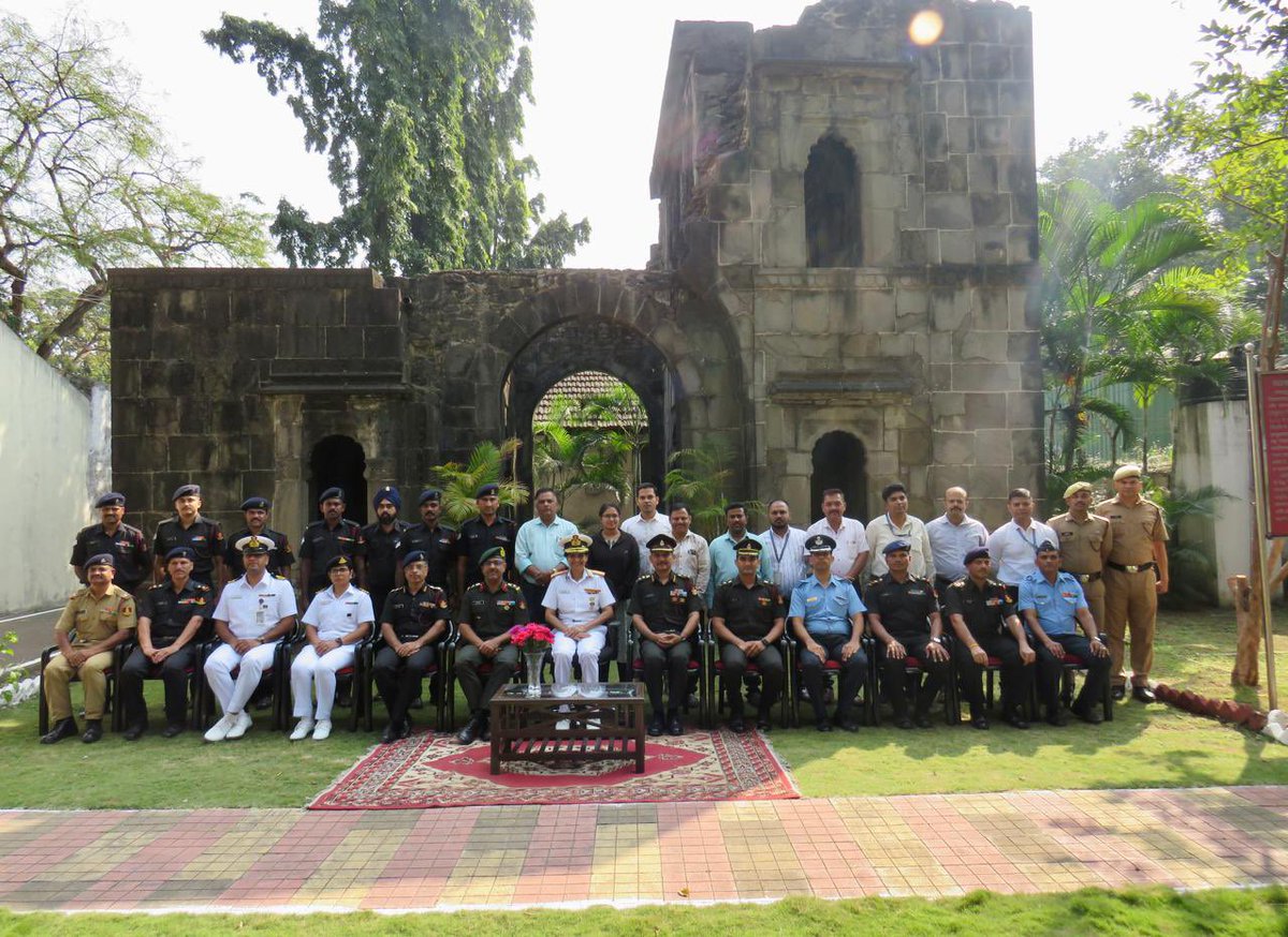dgafms_mod's tweet photo. Surg Vice Admiral Arti Sarin, AVSM, VSM, #DGAFMS visited #AFMSD Pune on 08 Nov 2024. The Flag Officer interacted with the Combatants and Def Civilian employees of AFMSD Pune and congratulated their excellent performance.

@adgpi 
@SpokespersonMoD https://t.co/IXVNbYJIbe