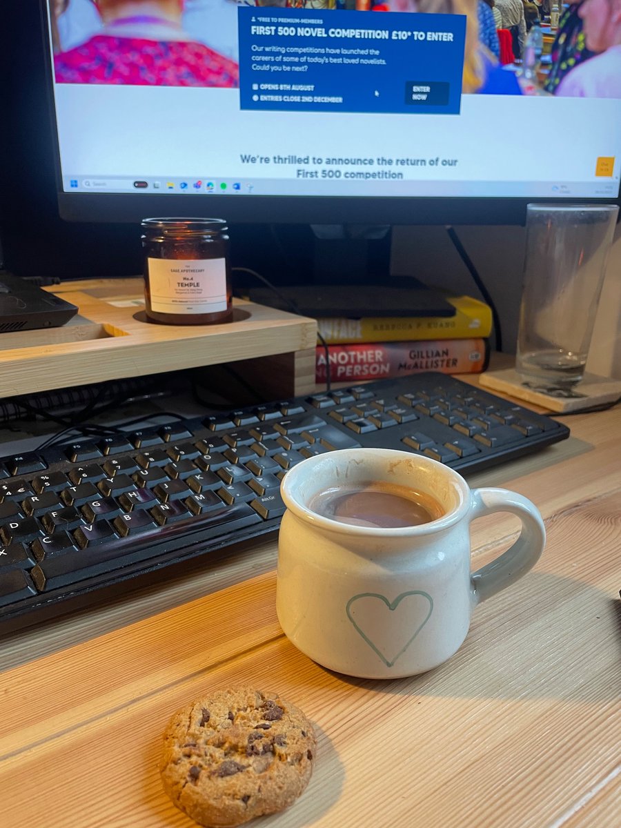 sophielflynn's tweet image. Sitting down to read #First500 entries which is my absolute favourite part of my job 🎉@jerichowriters