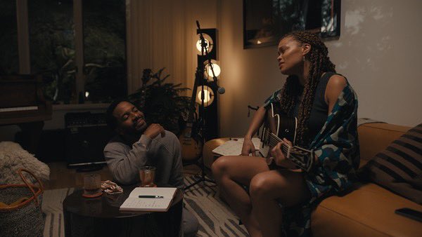 VandyPrice's tweet image. EXHIBITING FORGIVENESS: It's difficult when telling one's own story to distill details into a digestible narrative, but the way Kaphar eloquently connects messy dynamics from one generation to the next w/ clarity is undoubtedly what made him a great artist in the first place.