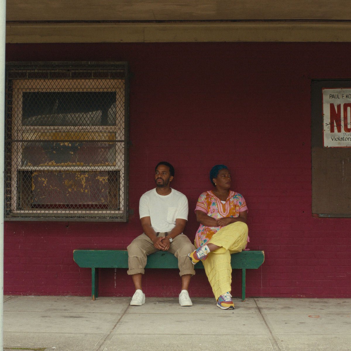 VandyPrice's tweet image. EXHIBITING FORGIVENESS: It's difficult when telling one's own story to distill details into a digestible narrative, but the way Kaphar eloquently connects messy dynamics from one generation to the next w/ clarity is undoubtedly what made him a great artist in the first place.