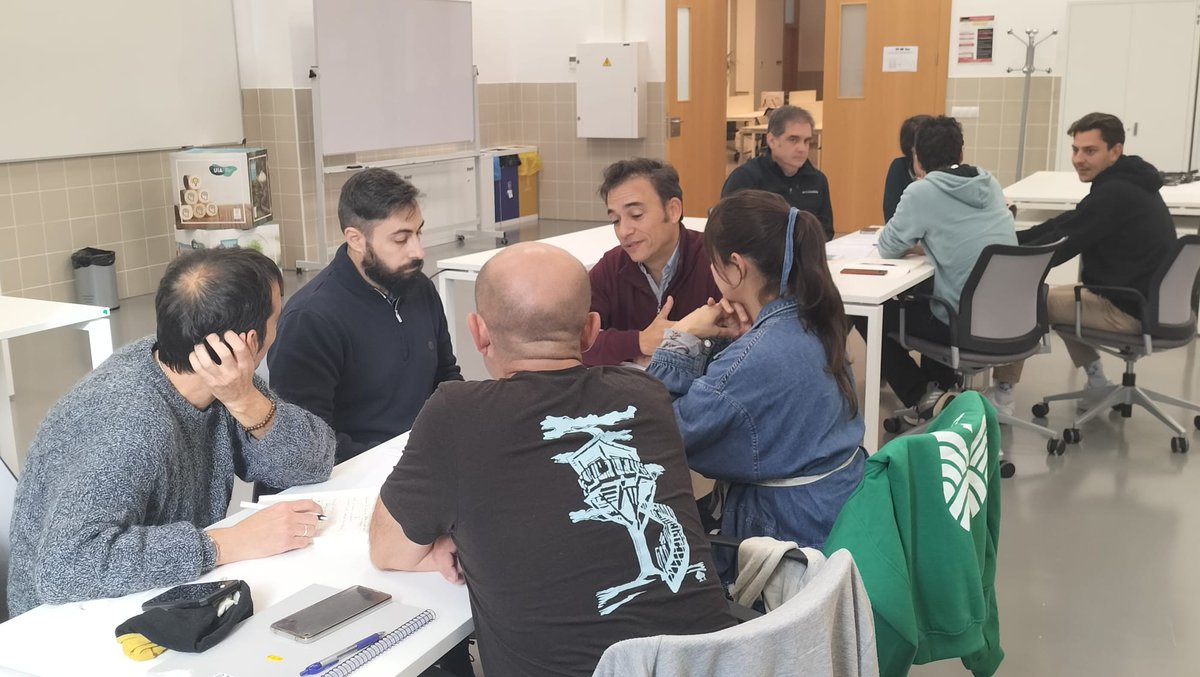 UFIL_Cuenca's tweet photo. Finalizamos la tercera semana de formación en UFIL y nuestros alumnos avanzan con fuerza en el desarrollo de sus proyectos de emprendimiento.

Durante dos días intensos en Cuenca, participaron en el "Taller de Necesidades No Resueltas" (1/2)

#ProyectosPRTR #UFIL https://t.co/ng42F1Rbdl