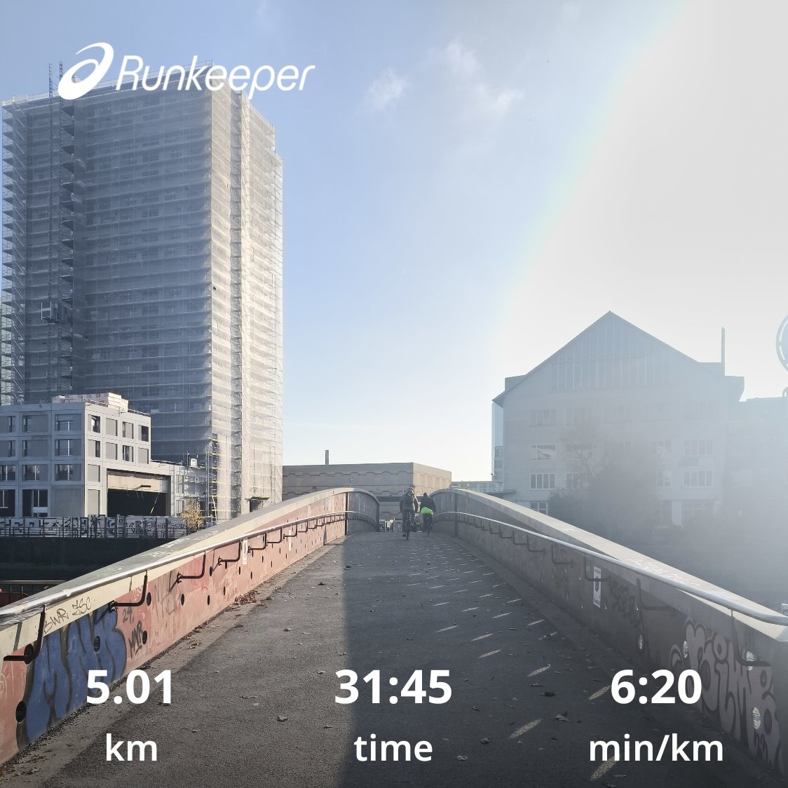 zureich37's tweet photo. 2 times 5 today 🏃😃.
Running fast out of the city 🏞️... and slow back into the city. 🏙️.
Great fun a perfect autumn temperatures. 🍂☀️.
#running #runchat #run #trainingPB #loverunning #fridayrun #happiness https://t.co/wAN35a0Jgr