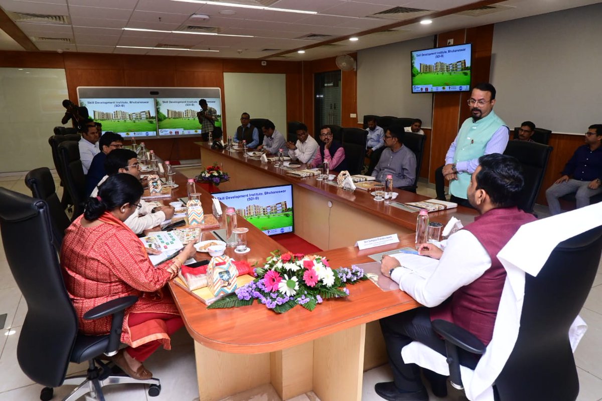 SampadSwainBJP's tweet photo. Today Directorate of Skill Development & Employment has signed an MoU with SDI Bhubaneswar under Nua Odisha scheme to conduct NSQF aligned short term training program(STTP) for 480 students in the current financial year.
#SkilledOdisha #ViksitOdisha https://t.co/4uOACx31pV