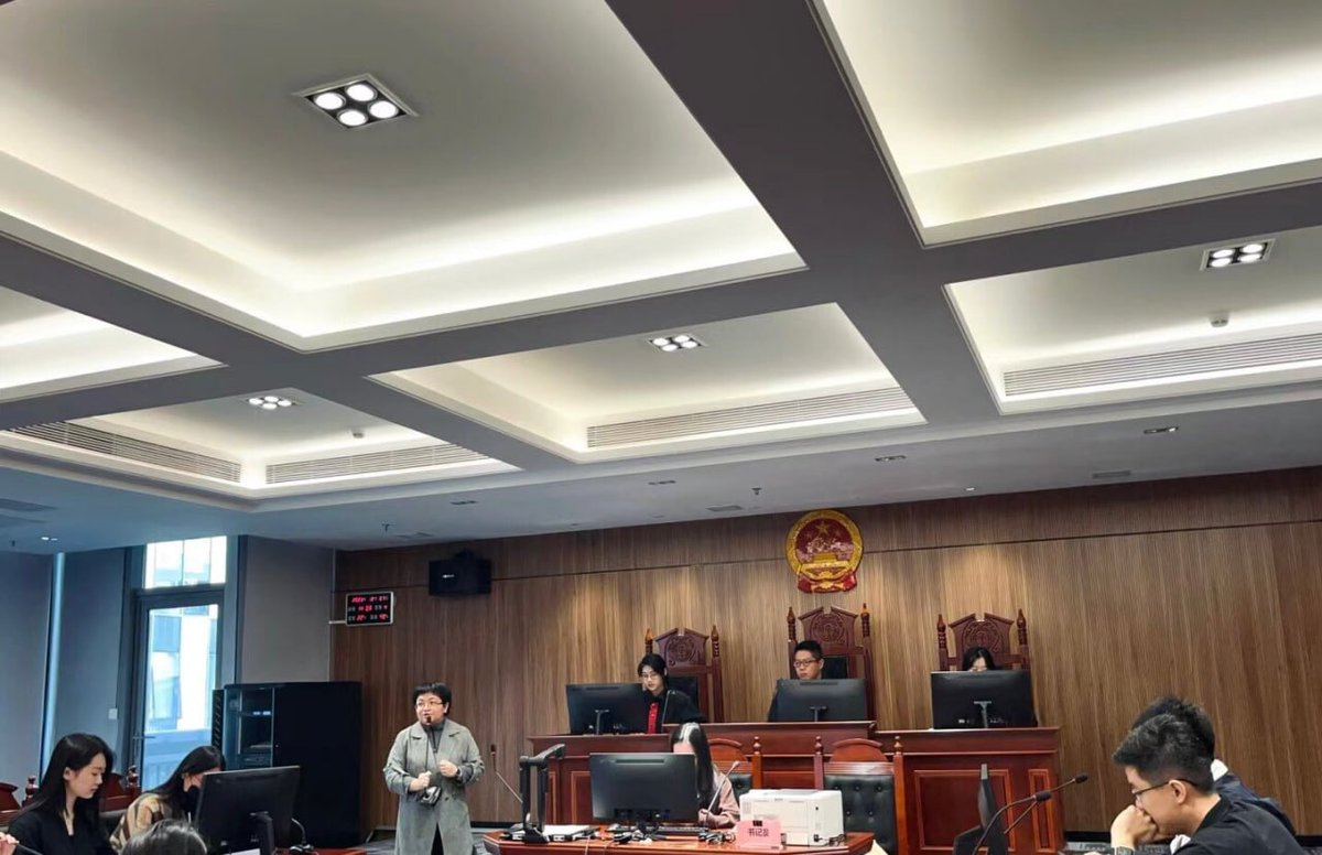 每一天，我都在法与理之间，寻找着正义的平衡。作为检察官，我的职责不仅是审视案件的证据，更是守护社会的公正与法治。 https://t.co/lfIYczP8JT