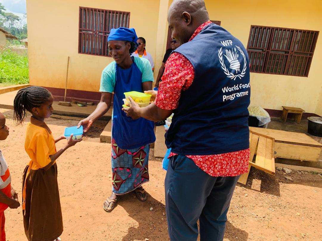 WFP_Cameroon's tweet photo. #Cameroon🇨🇲

Trained by @MinaderCm,@WFP_Cameroon, @FAOCameroun,@FSCluster &amp; partners the 5W model (Who, What, Where, When &amp; for Whom) drives fast, coordinated #FoodSecurity responses for #ZeroHunger

It's about:
✅Mapping actions
✅Addressing needs
✅#SavingLives
✅#ChangingLives https://t.co/3h89TvIMfq