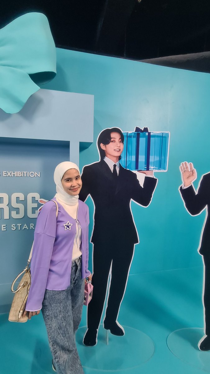 Laresi's tweet photo. So proud of being ARMY, karena BTS adalah group kpop yg isinya paling lengkap. Dari yg lucu, yg genius, yg savage, yg ganteng, yg cute, yg artistik dan yg narsis pun adaa..Dan yang paling penting semuanya humble &amp; humoris. Borahaeee uri bangtan.... 💜 #BSTARVERSEPhotoCompetition https://t.co/3OsO9P2Ugn
