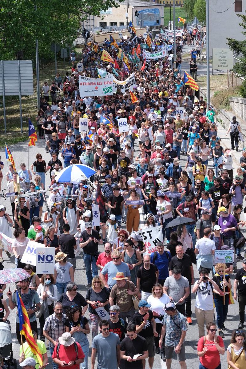 BernatLavaquiol's tweet photo. Els propers dies amb la Margalida Ramis exposarem com hem passat del "vivim del turisme" a "el turisme viu de nosaltres". I sobretot parlarem de combatre la crisi ecosocial i el canvi climàtic.
 
Dissabte a Bellver de Cerdanya, dilluns a Ribes de Freser i dimarts a Bcn.👇 https://t.co/1NzZhKAOhi