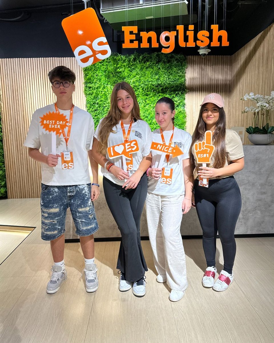 EnjoyLangTuxtla's tweet image. 🌇 Diversión, amistad y aprendizaje - ¡ los estudiantes de nuestra escuela ES Dubai viven esto y mucho más ! Creando recuerdos para toda la vida, al mismo tiempo que mejoran su nivel de inglés. 🎊🙌 #ESFamily #LearnWithFun #ES #ESDubai