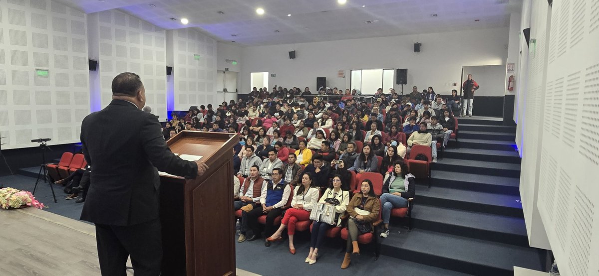 istcotopaxi's tweet photo. Fernando Vanegas experto chileno en I+D y Propiedad Intelectual, dicta la charla sobre Procesos de Innovación y Desarrollo para los miembros de  #REDIIVIT (Ecuador -Perú) y del Clúster Académico Productivo CAPE de la zona central del país encabezado por @uniandesec https://t.co/EEoY16c4Vc