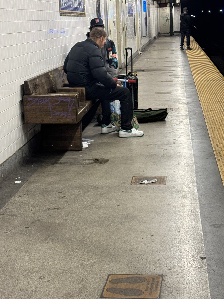 nv1978's tweet photo. @NYCTSubway @MTA @nyc311 @NYCMayorsOffice @NYPDCommAffairs @NYCMayor - this just disgusting how we have people shooting up and tossing all their needles etc on the tracks. This is 110th Street on the 6 Train.  The amount of stuff on the tracks will end up causing a fire one day https://t.co/V0ywAsvRV0
