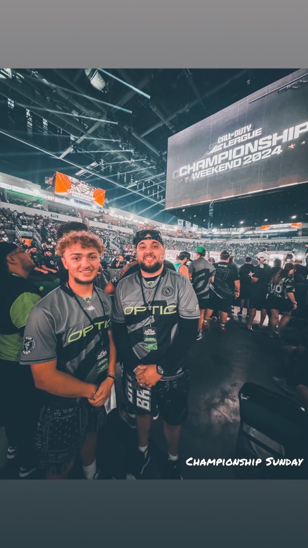 TreyPack4's tweet image. Take me back to this 💚 #greenwall @H3CZ @Shotzzy @Pred @Kuavo @DashySZN @JPKrez