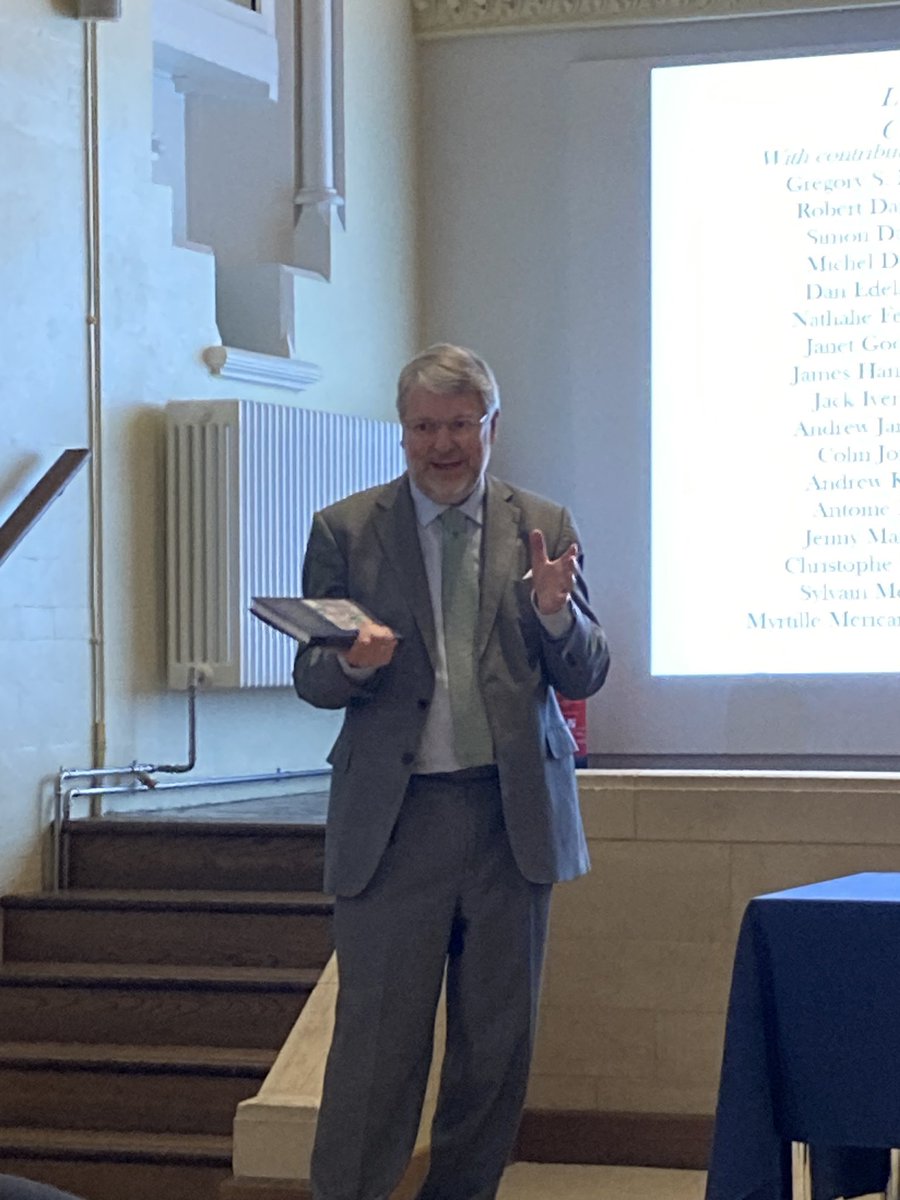 Excited to see our Director, Nicholas Cronk, receiving the first copies of his Festschrift! Thanks to <a href="/Voltairiste/">Gillian Pink</a> and <a href="/drthomaswynn/">Thomas Wynn</a> for their all their editorial work: jstor.org/stable/jj.1308…