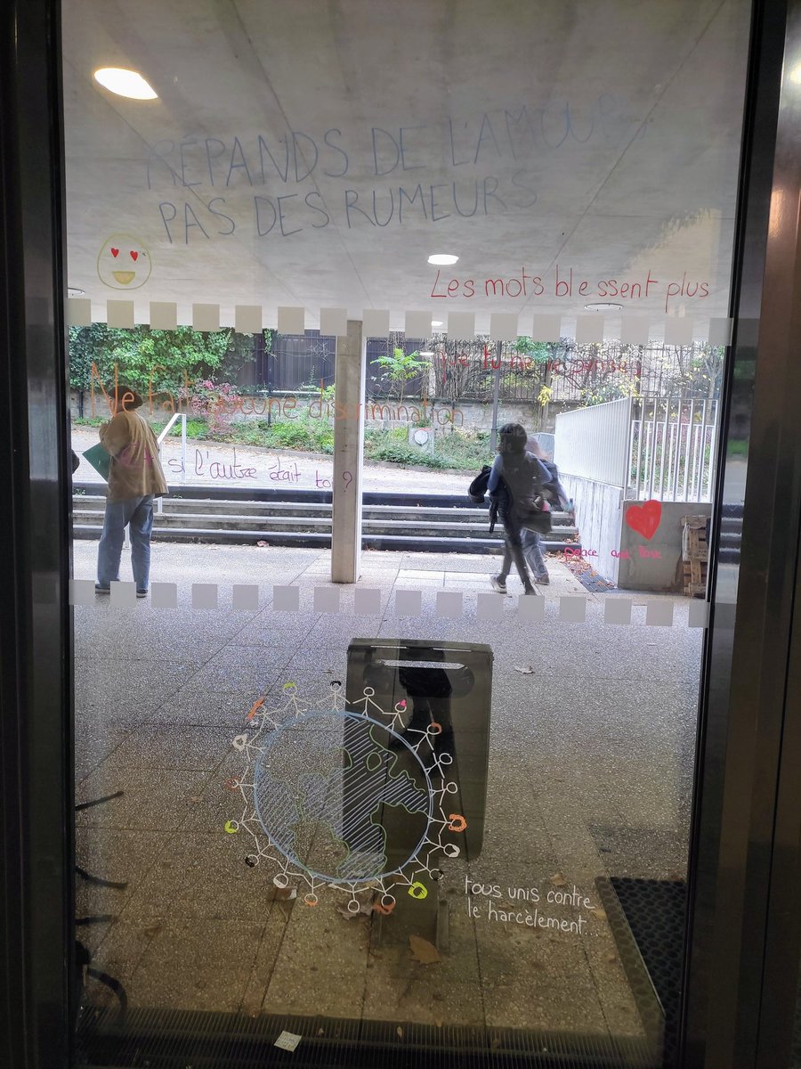 Au lycée La Folie Saint James de la <a href="/VilledeNeuilly/">Ville de Neuilly</a>, les élèves de la MDL et du CVL, l'équipe #pHare et l'équipe de direction ont œuvré main dans la main pour faire de la #Journéecontreleharcèlement un moment fort et convivial ! #NAH
<a href="/acversailles/">Académie de Versailles</a> <a href="/education_gouv/">Ministère Éducation nationale</a>
<a href="/eduscol_LV/">éduscol LV</a>