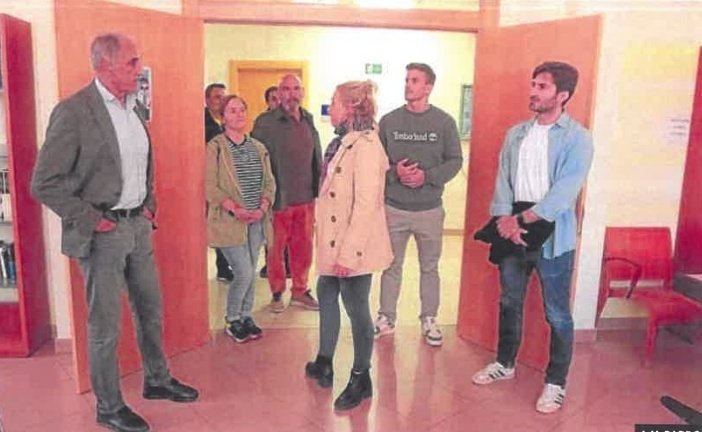 CAHU3Oriente's tweet photo. 🌟 Destacamos la visita del @RealSporting ⚽ al Centro de Tratamiento Integral Montevil. Gracias a Joaquín Alonso, Gerardo García y Éric Curbelo por su compromiso con la salud mental 🧠. Por parte del #AreaV, asistieron la Gerente Mª Luisa Sánchez Núñez, el Director de Atención Sanitaria y Salud Pública Dr. Iván Pidal Meana, el Director AGC Salud Mental Dr. Juan José Fernández Miranda y la Psiquiatra del CTI Montevil Dra. Victoria Carames García.
👉Juntos, seguimos avanzando.  #SaludMental #AsturiasSalud