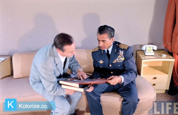 Kolorize tweet media