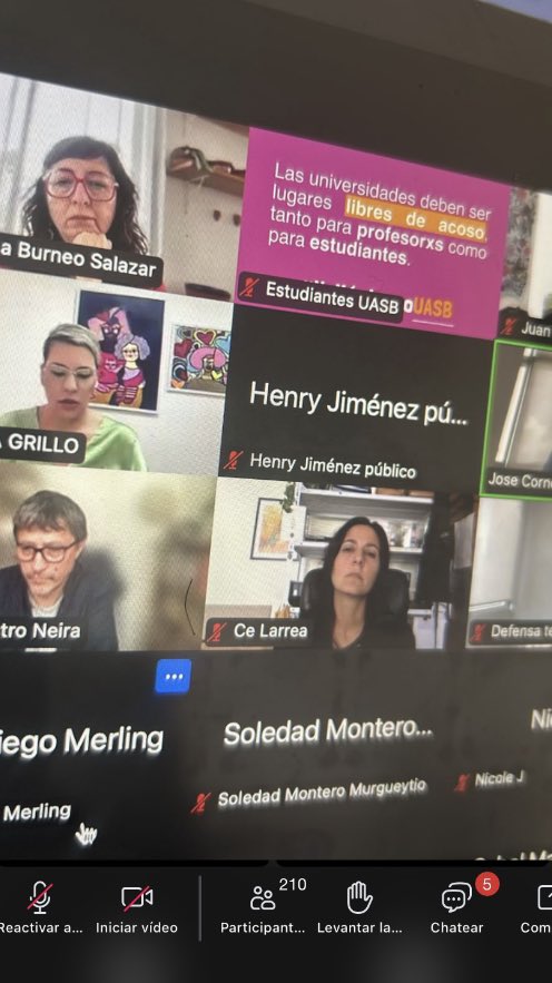 Feminismodes's tweet photo. Gracias a las más de 210 personas que se conectaron hoy a la audiencia de @cristinaburneos 🫶🏽

La audiencia fue declarada fallida por ausencia de un abogado de la UASB quien no justificó su inasistencia. Esto es revictimizante para Cris ya que sigue expuesta a diversas vulneraciones.

📌Se reinstalará el 18  de noviembre a las 8:00 y será de manera presencial y virtual. 
#NoMásAcosoUASB