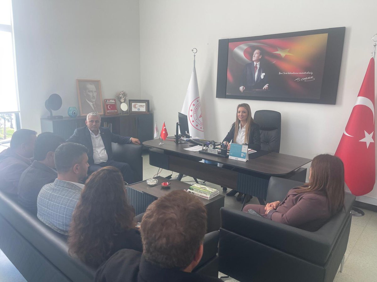 Aksu_AkParti's tweet photo. İlçe Sağlık Müdürümüz Ayça Küçük'ü yönetim kurulu üyelerimizle makamında ziyaret ederek Aksu'muz da yapılan sağlık çalışmaları hakkında bilgi aldık. Müdürümüze misafirperverliğinden dolayı teşekkür ediyoruz.. https://t.co/ymjsqYbk6S