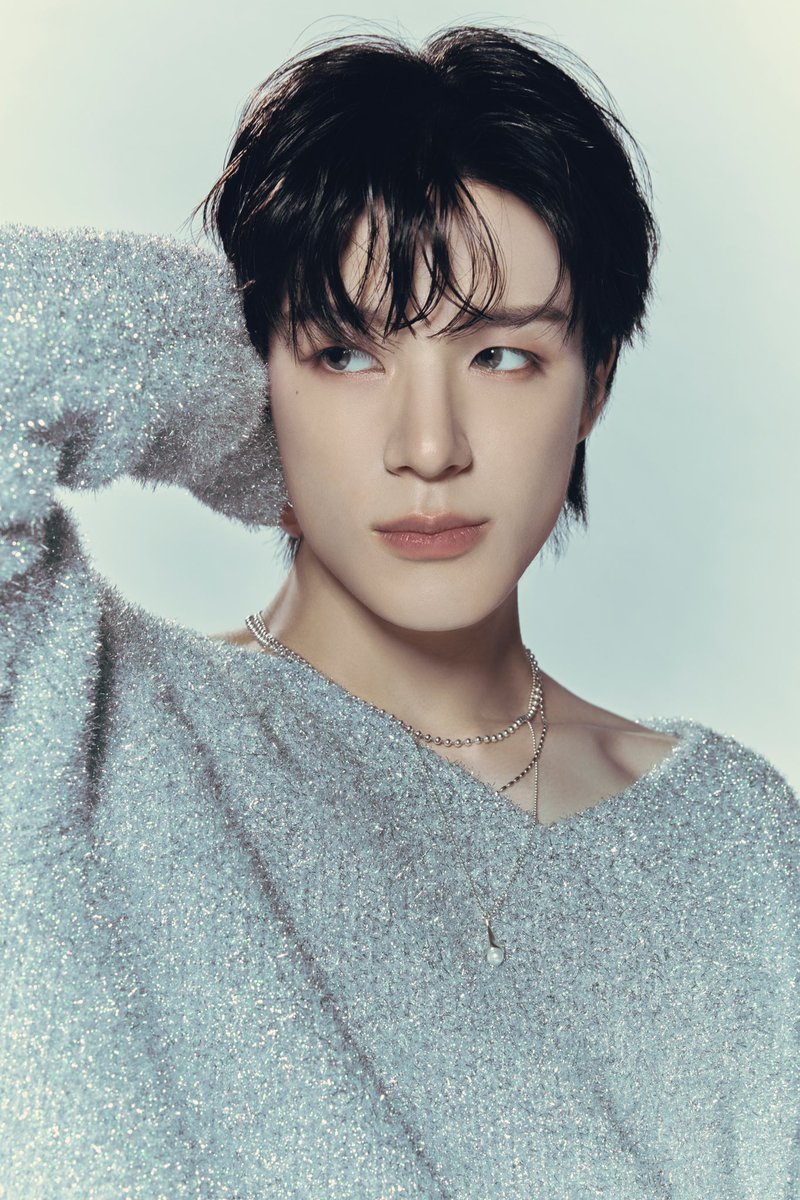 아니 이렇게 느좋착들 놔두고 왜 .......... 그런 옷으로만 앨범을 만들었는지 궁금해지는 시간