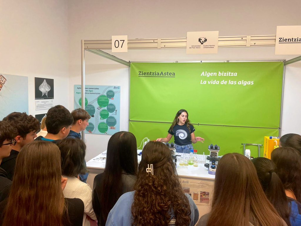 BMCC_UPVEHU's tweet photo. Tras unos días de visitas escolares, ya estamos listos para recibiros este fin de semana en la #zientziaastea 🙌🏾
 
Pasad a vernos por el Txoko de las Algas!

🪸🦠🧪🔬 https://t.co/V09Mih9IJ4
