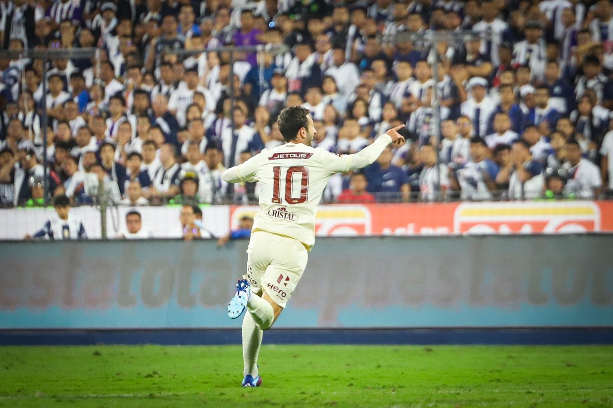 Universitario's tweet image. 𝗖𝗢́𝗠𝗢 𝗠𝗘 𝗩𝗢𝗬 𝗔 𝗢𝗟𝗩𝗜𝗗𝗔𝗥 🎶🎶🎶

Hoy se cumple un año de la histórica noche en que ganamos la ⭐️27 e iluminamos La Victoria con nuestra grandeza.

#Bicamp100nes
#Los100DelÚnicoGrande