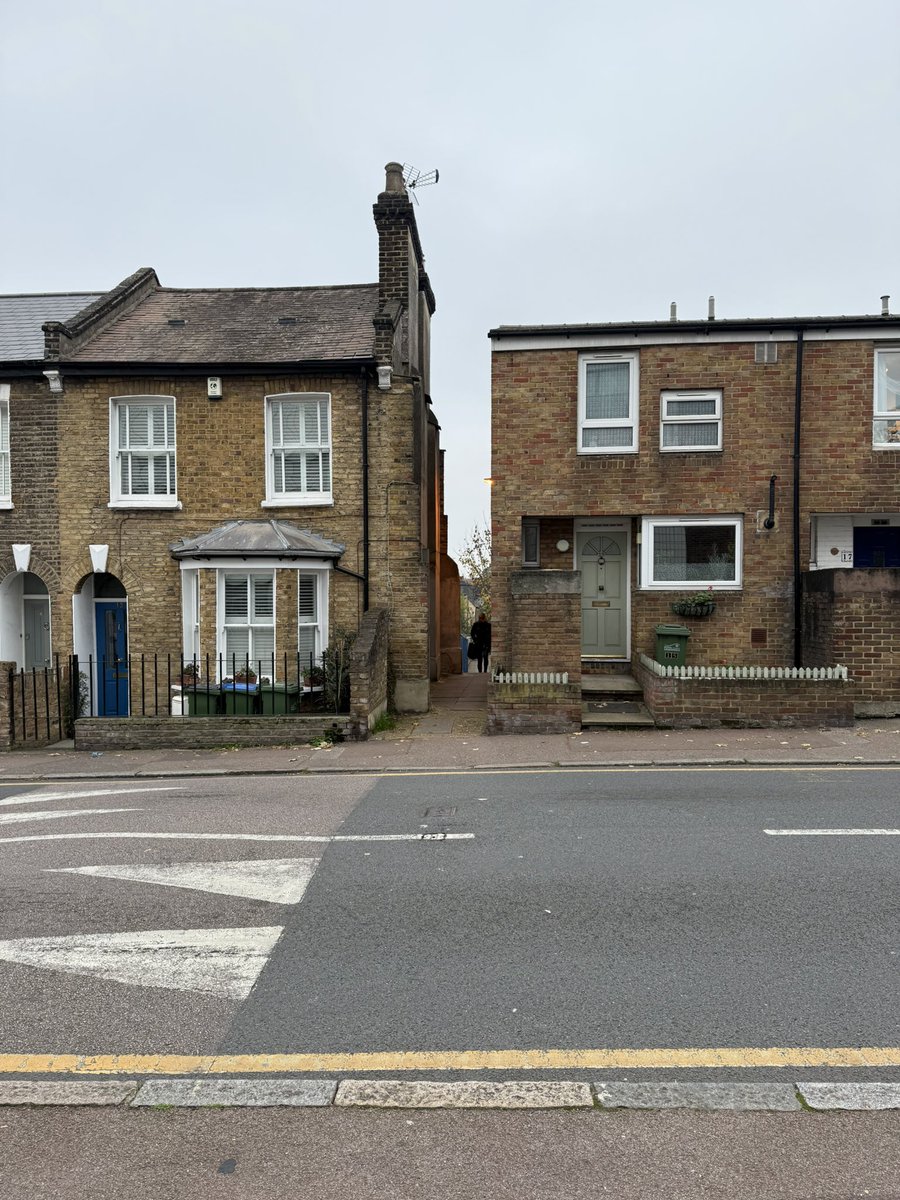 bswud's tweet photo. Mid-Victorian workers’ cottages near Maze Hill station in Greenwich, London, and then a similar sort of building built around 100 years later. https://t.co/aL44LAbAXm
