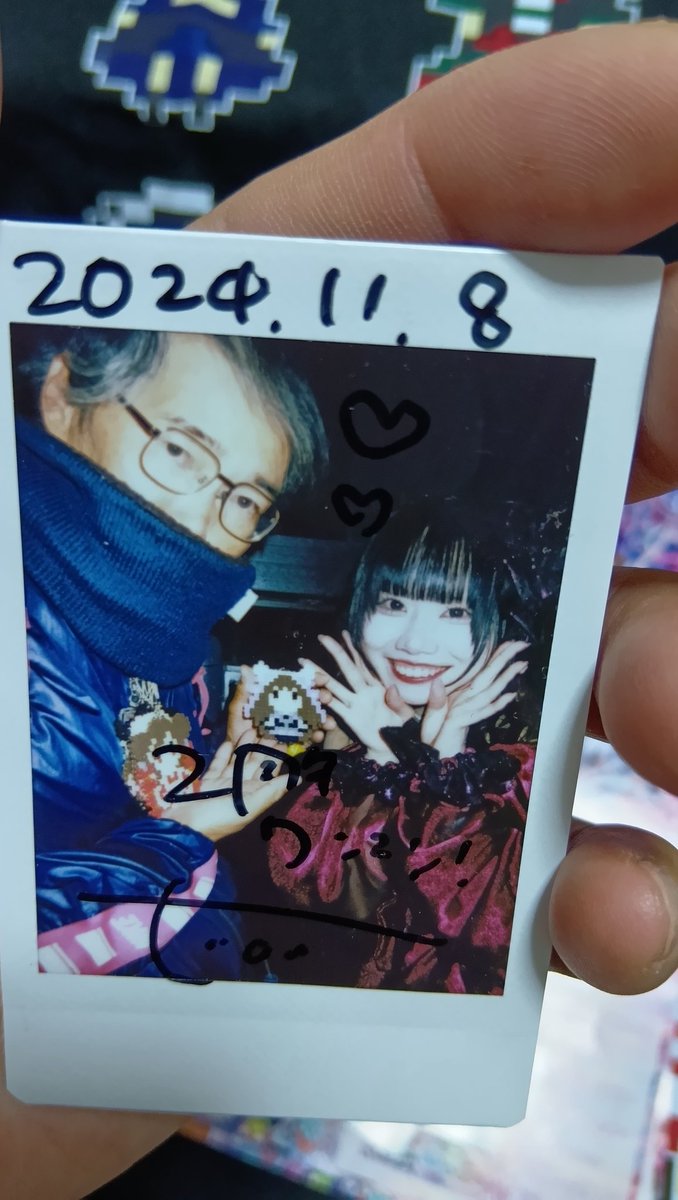 pQhiqpbFWV82805's tweet photo. https://t.co/YYn6cwPsUa恵比寿
#恵比寿LIQUIDROOM
#パニモン
帰りがけに何やら可愛いドット絵Tシャツ売ってたので1枚買いました(笑)
お疲れ様でした✨
チェキ！
メルモ　(赤色)
@pmiw_melmo3
タネ　(紫色)
@panimon_tane
ウナ　(ピンク色)
@pmiw_una 
追伸…。
受け付けのお兄さん
お疲れ様です(笑) https://t.co/kfxcEmjC3t