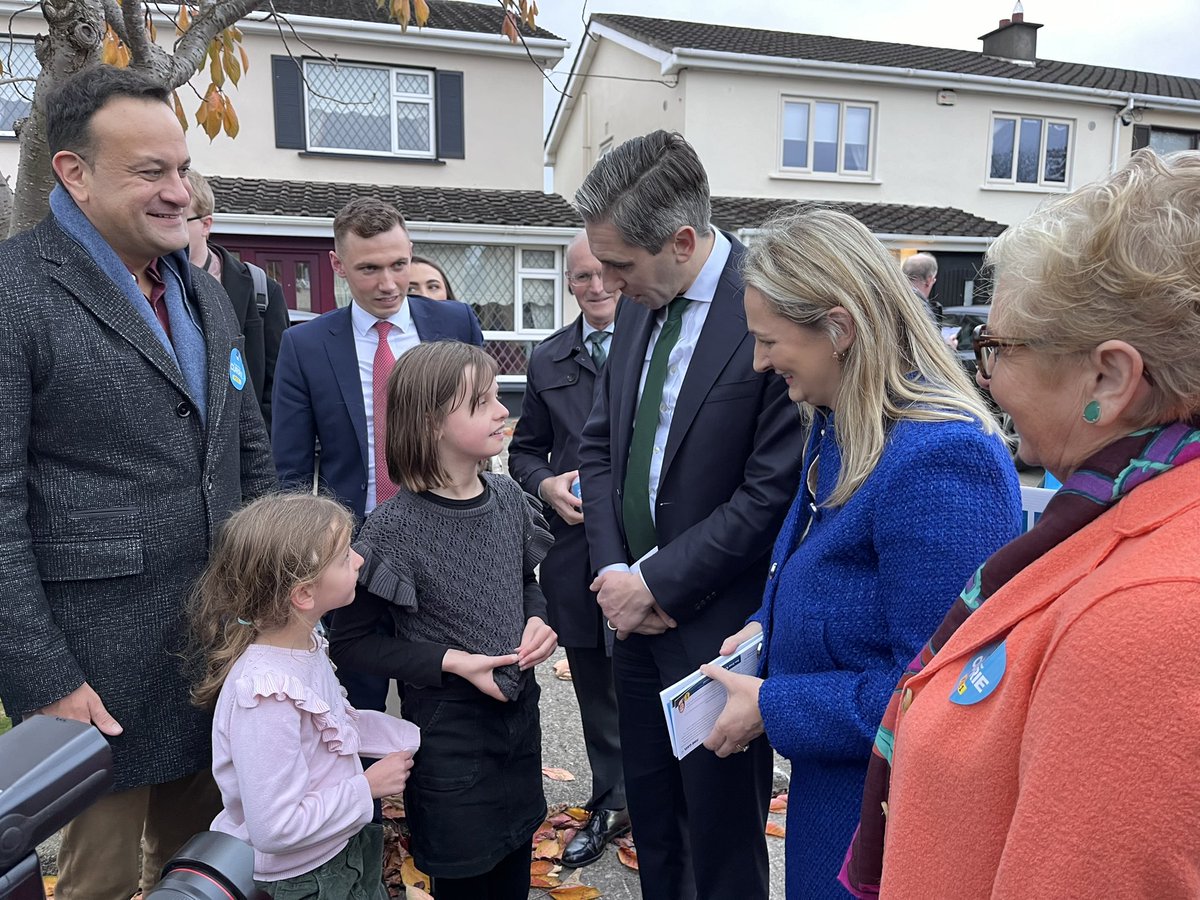 And they’re off. Leo varadkar and Frances Fitzgerald accompany Simon Harris on his first canvass in Castleknock in Dublin West <a href="/rtenews/">RTÉ News</a>