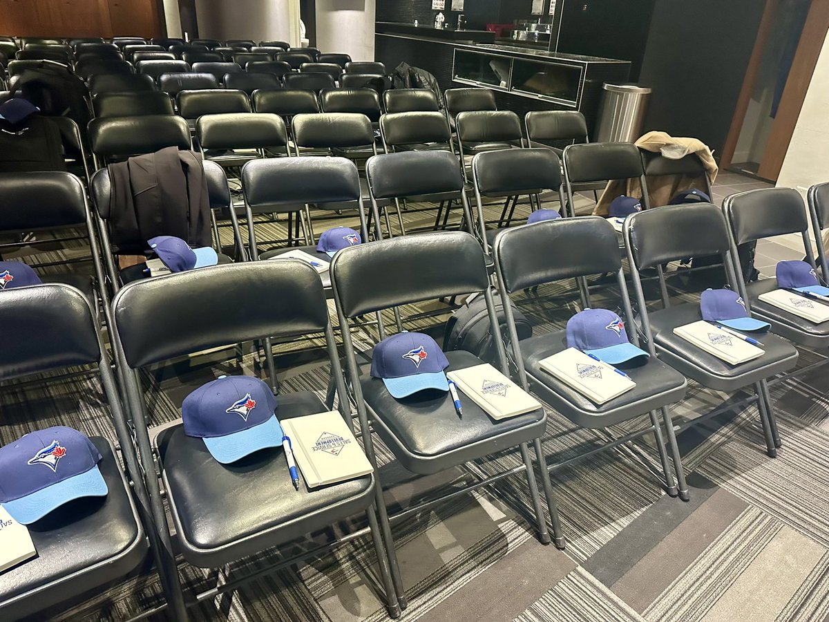 Rotman_RAMS's tweet image. Thank you to everyone who joined us for the rare opportunity of the Blue Jays sales panel and stadium tour!

It was an unforgettable day 🙌🏻
