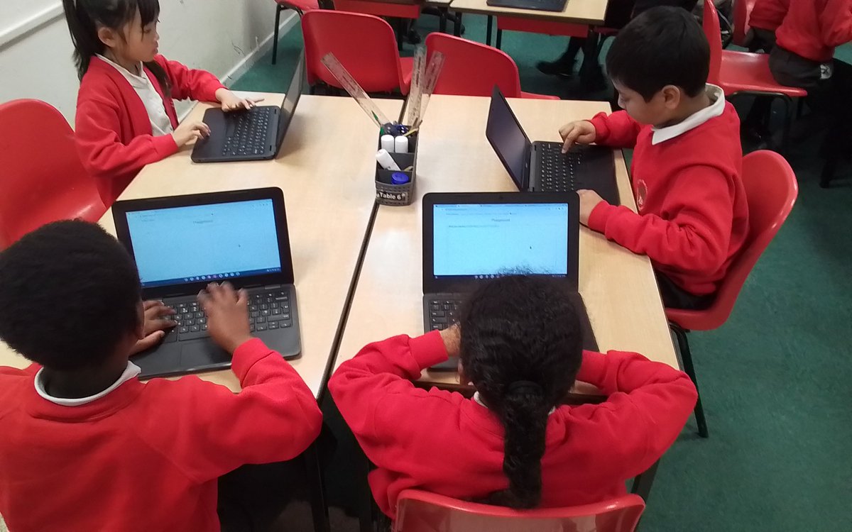 CannonParkSch's tweet image. Y4 are using Turtle Academy to learn how to programme a turtle. They are using commands to make shapes using the turtle.  #computing #turtleacademy