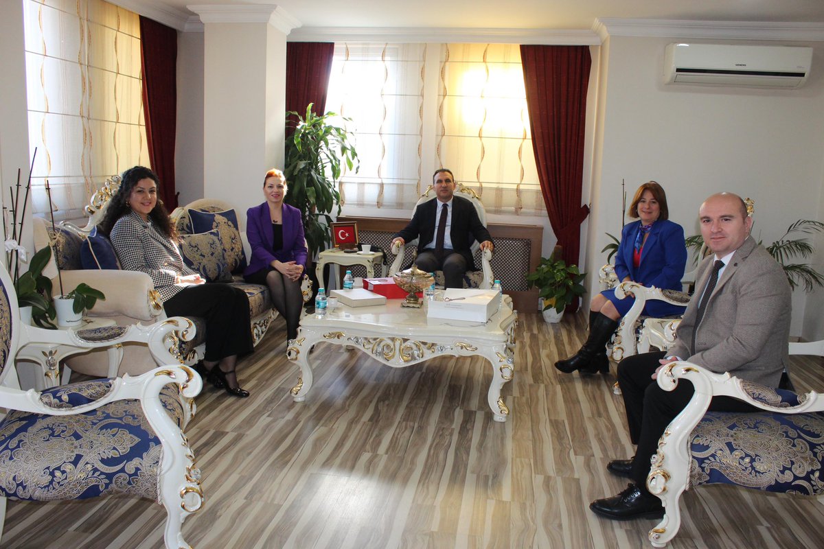 aliikramtuna's tweet photo. Kültür 2000 ve Kültür Kolejleri Genel Müdürü Biriz Kutoğlu ve Şb Müdürleri Şirin Özenç ,Bahadır Koç ,Gizem Özin Kaymakamlığımızı ziyaret etti. Değerli eğitim yöneticilerimize nazik ziyaretleri için teşekkür ediyorum. https://t.co/ZOTE32EtLv