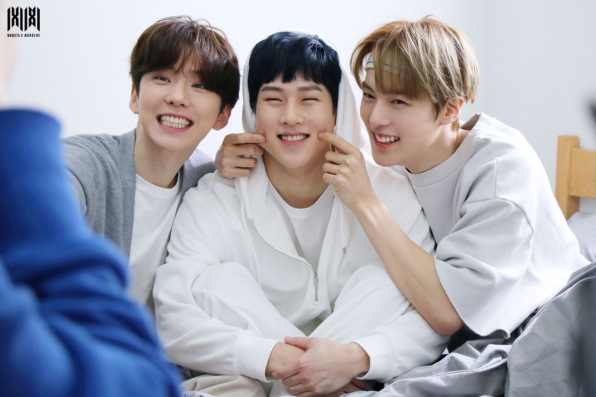 minhyeogiapnib2's tweet image. 몬엑은 정말 유명한 엠비탸 예시 그룹임,,

‘E’들은 이를 
드러내며 웃고
                                                         ’I’들은 입모양이
                                                         ‘ㅡ’ 모양임…