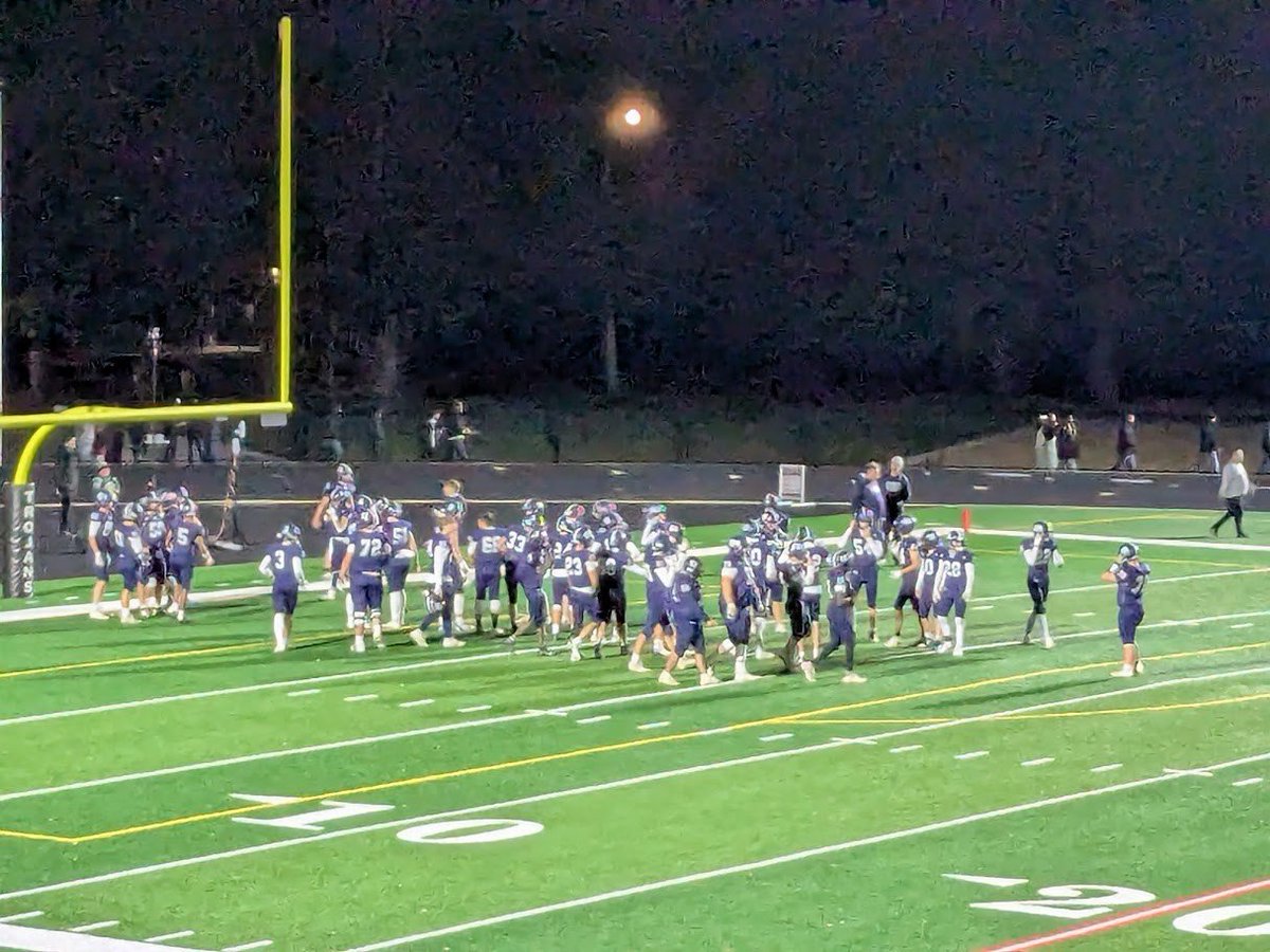 kkojradio's tweet photo. Jackson County Central and Norwood Young America battle of unbeatens in the Class AA State Football quarterfinals! 

Preview: https://t.co/KFATwJTXlT

Tickets: https://t.co/kL9LpmkKYv

Coverage at 6:40 
Kickoff at 7:00
🎙️ 97.7FM 
🖥️ https://t.co/Yxk1NTqmrT 
📱 Okoboji Radio app https://t.co/pHkXGSOtEM