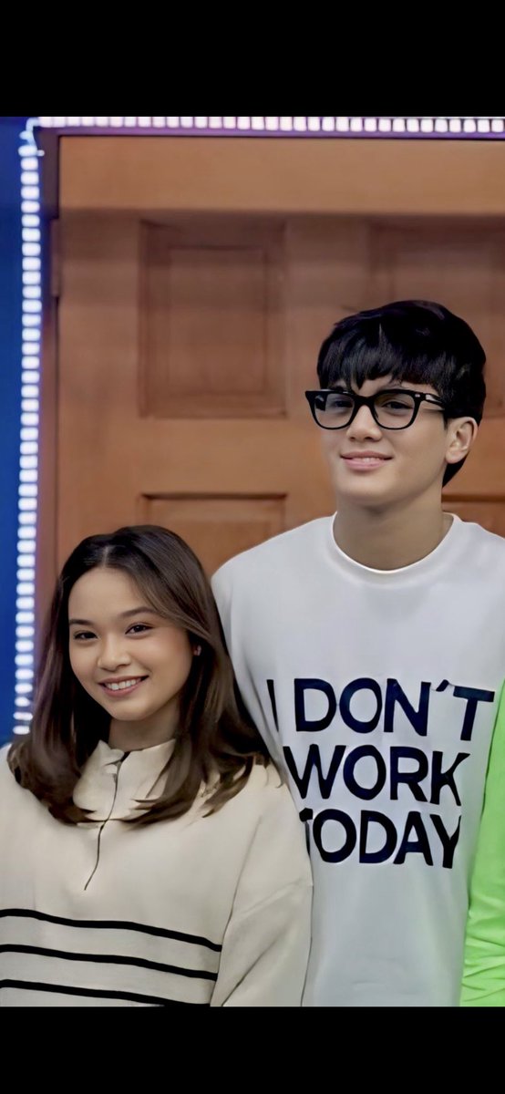 AzadaRejel45986's tweet photo. I can’t take my eyes off both of you

#JARLETTEforParcinq https://t.co/j4qppYwgqS