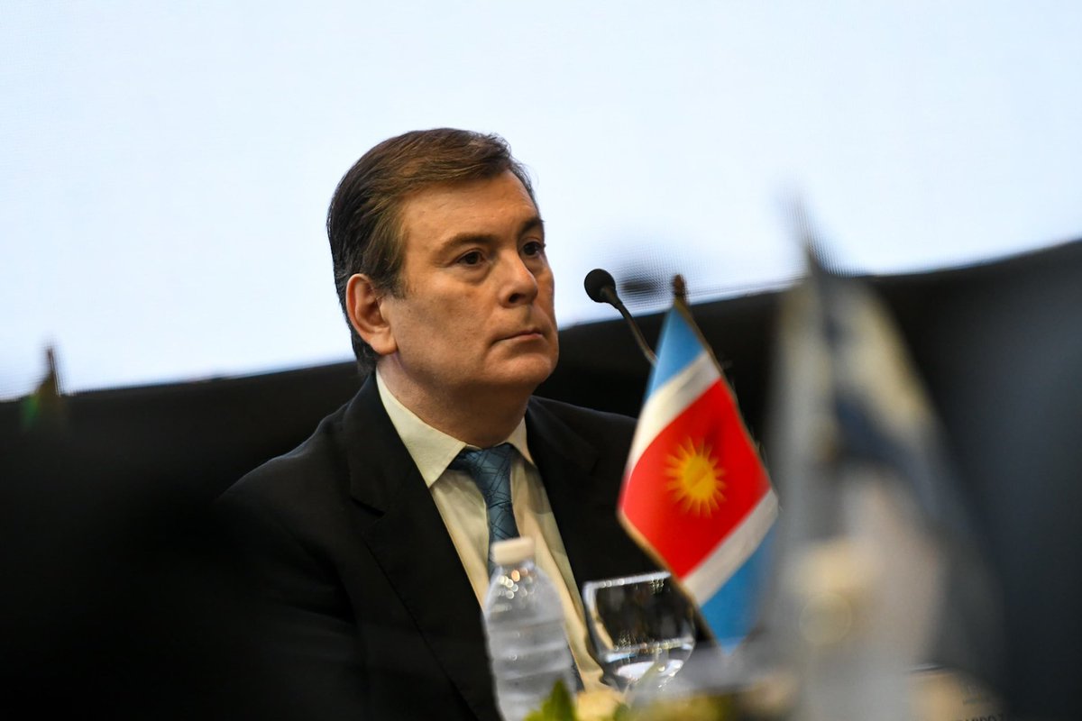 #Ahora | En el Fórum, con la presencia de más de 400 empresarios, cámaras y miembros del sector privado de toda la región, junto al presidente del <a href="/BIDInvest/">BID Invest - IDB Invest</a> Mr. James Scriven, la representante del <a href="/el_BID/">Banco Interamericano de Desarrollo</a> en #Argentina, Mrs. Viviana Alva Hart, gobernadores y representantes del