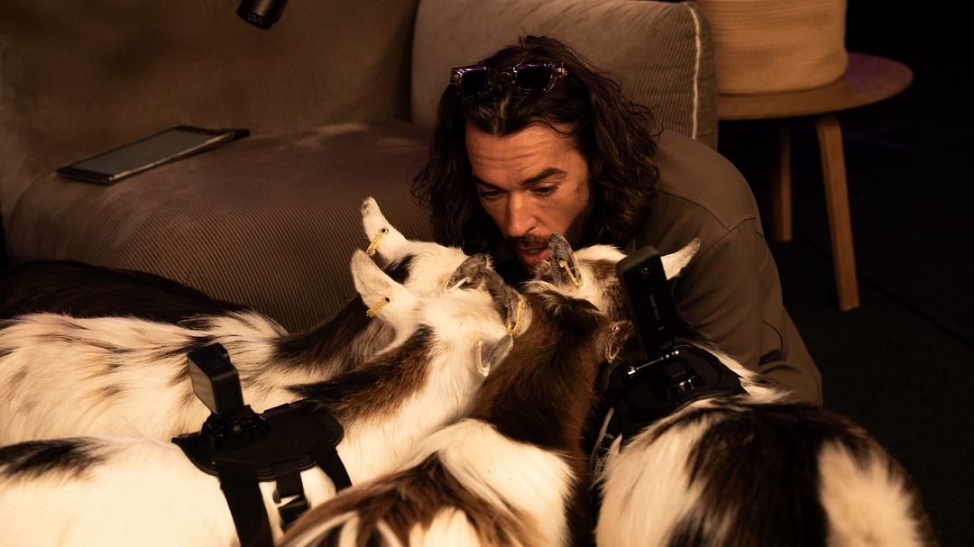 livingthingsuk's tweet image. A day to remember at the 'stayingrelevantpodcast' studio! 🎉🐐✨

We had the chance to surprise 'p_wicks01' and 'samthompsonuk' with some very unexpected (and very adorable) guests… PYGMY GOATS! 🐐😆

#Celebrities #PeteWicks #SamThompson #StayingRelevantPodcast